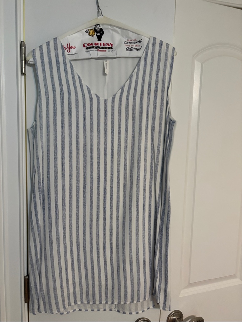 Summer lined sleeveless sun dress.
